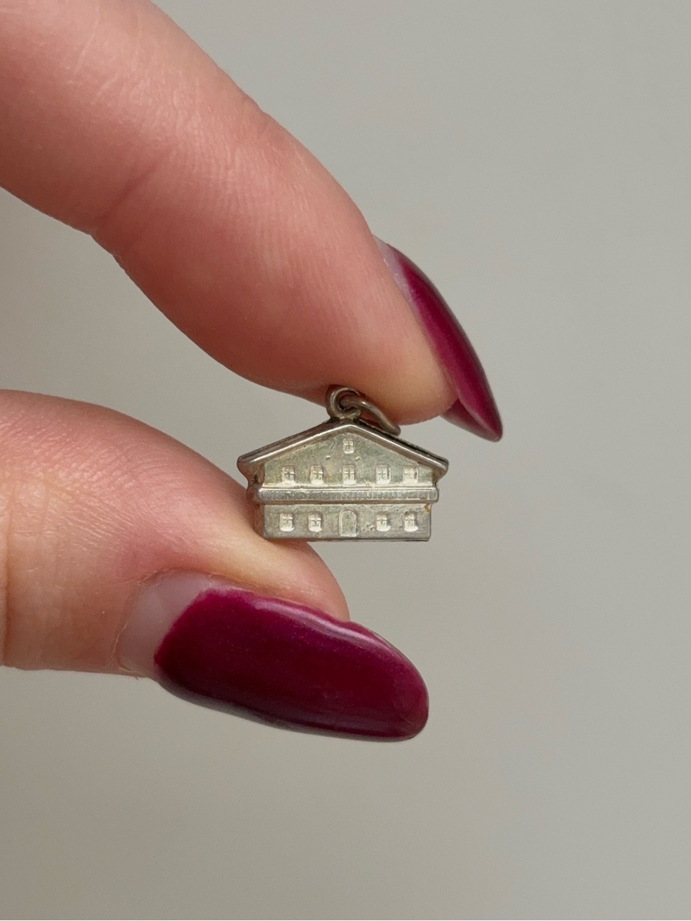 Vintage 3D Silver Ski Chalet Lodge Charm Pendant - Picture 3 of 5